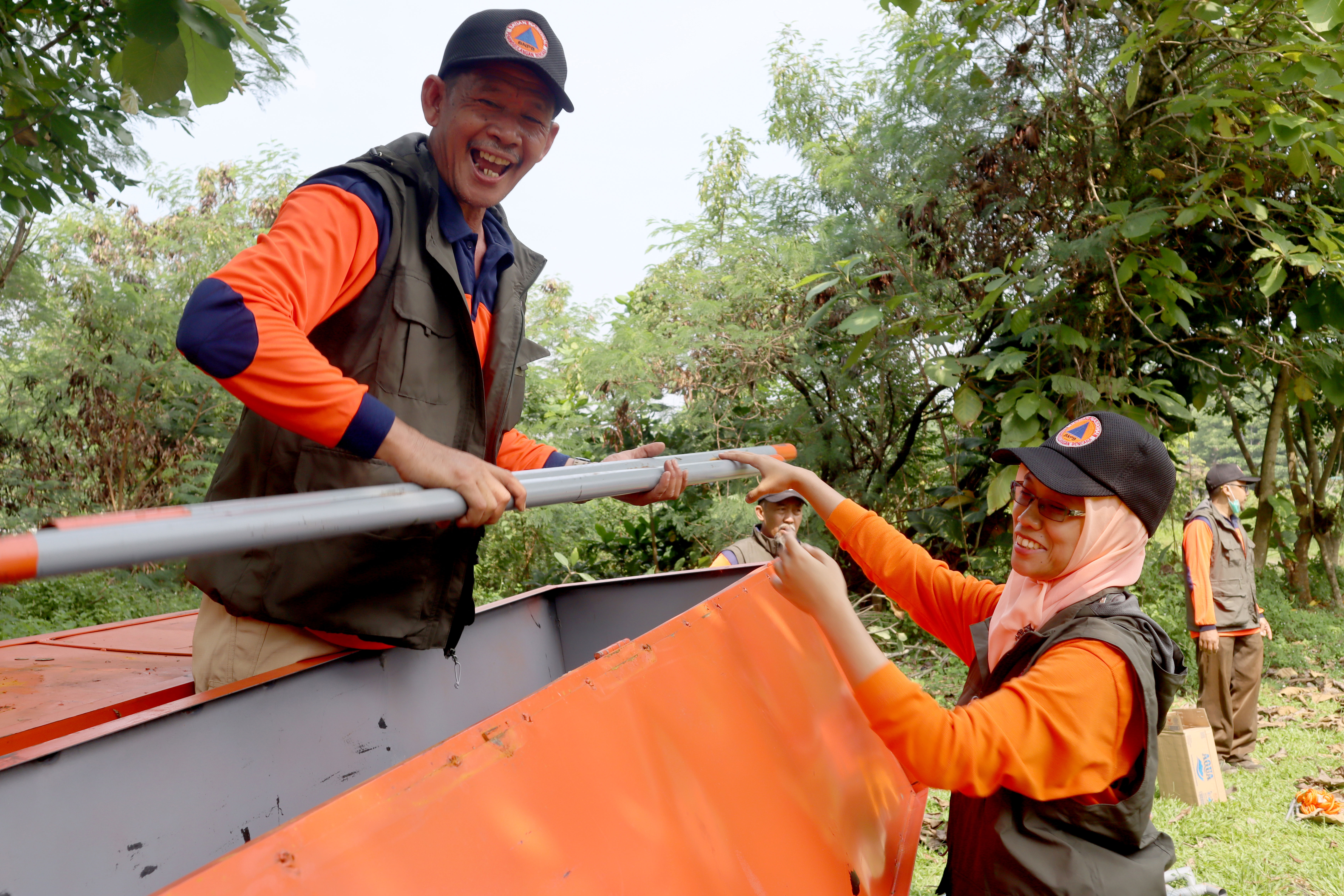 Para peserta terdiri dari 17 perwakilan BPBD Provinsi yang menerima materi dan praktek pendirian tenda (7/6).